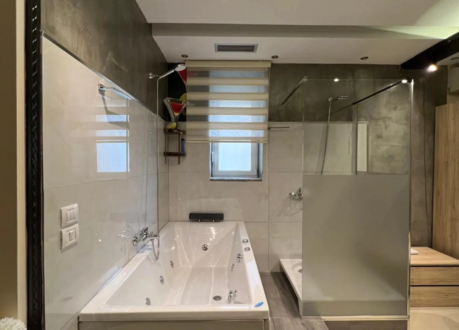 Sense Apts Tirana 0*,  Albania