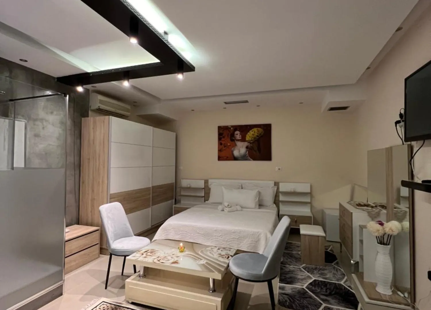 Sense Apts Tirana Apartment